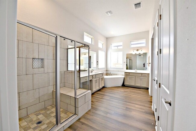 Building Photo - 2220 Airport Dr