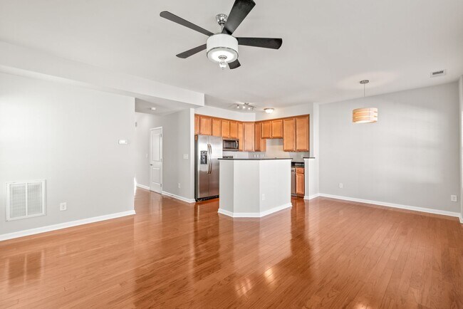 Building Photo - 3 Bedroom townhome in South Charlotte