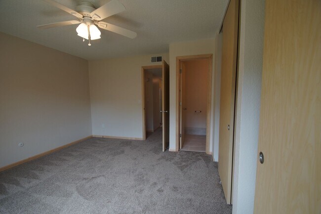 Building Photo - Fully Renovated Appaloosa Suite