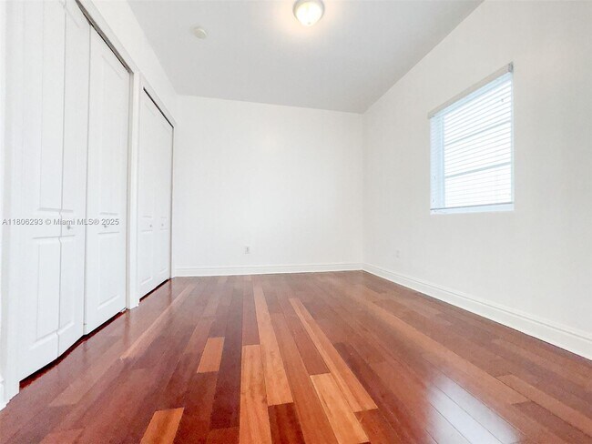 Building Photo - 10170 SW 75th Pl
