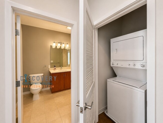 Building Photo - Uptown Place One Bedroom Condominium
