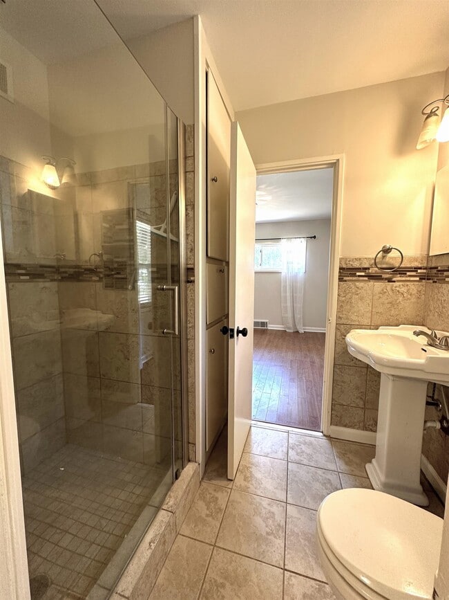 Building Photo - 5260 Brantford Ave