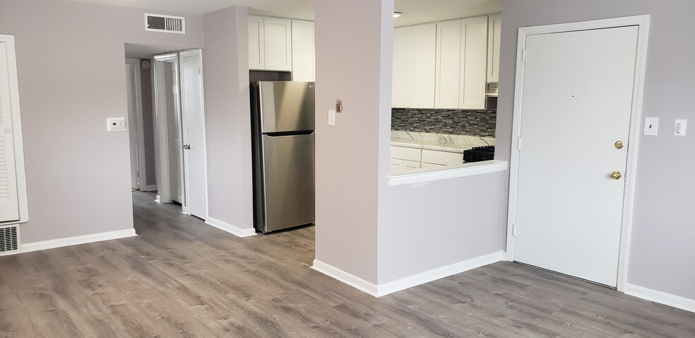 Building Photo - Hi View Apts