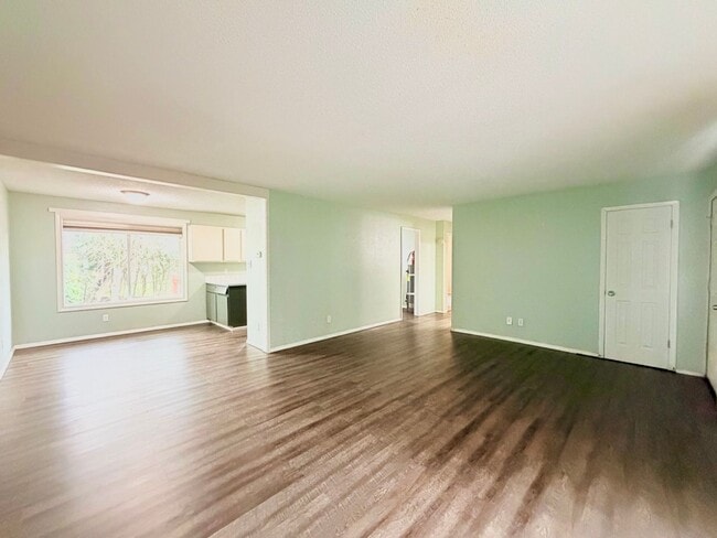 Building Photo - Renovated 2BR with Large Backyard, Storage, Washer & Dryer & Parking