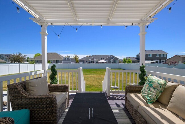 Building Photo - Beautiful Home In Clinton Area!