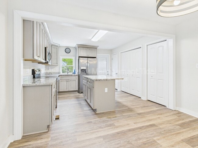 Building Photo - 3853 Atterbury St