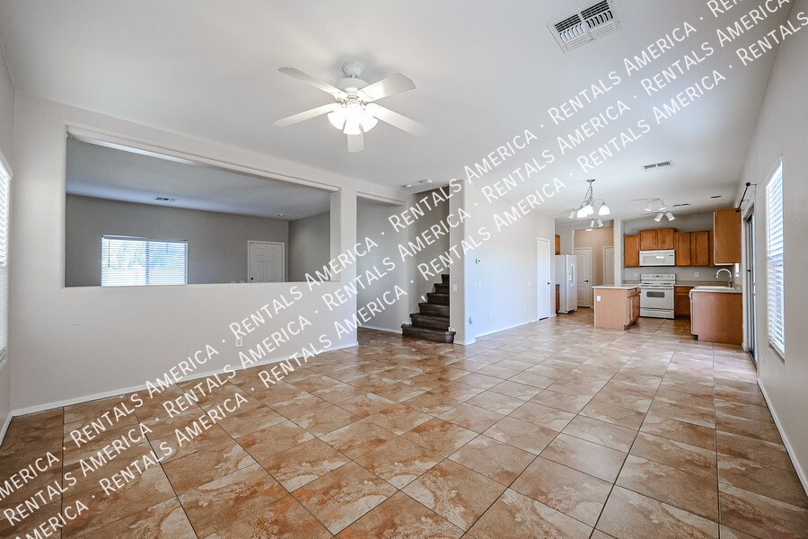 Building Photo - 910 S 118th Ln