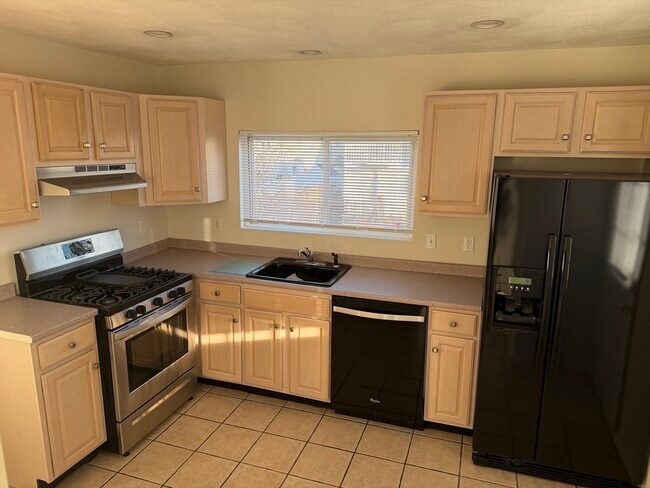 Building Photo - 16 Carlson Ave