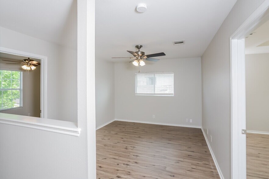 Building Photo - 207 Cedron Chase