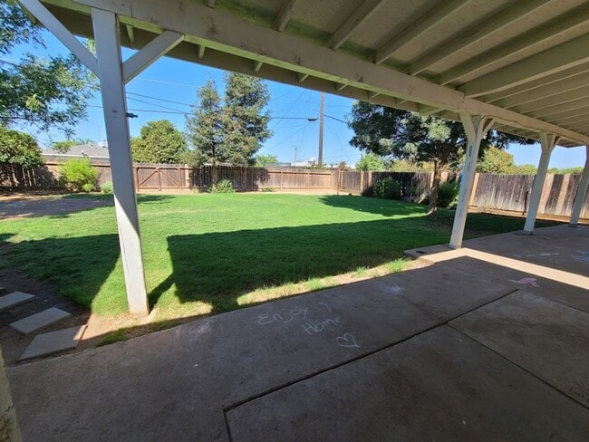 Building Photo - Unique single family home with a detached ...