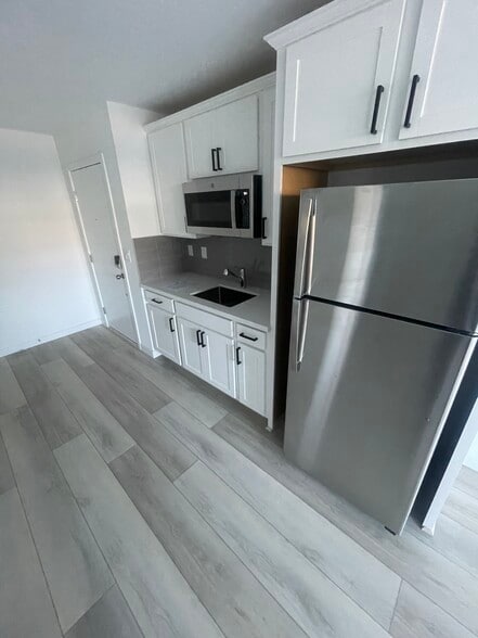 Building Photo - 9215 Sky Pointe Dr