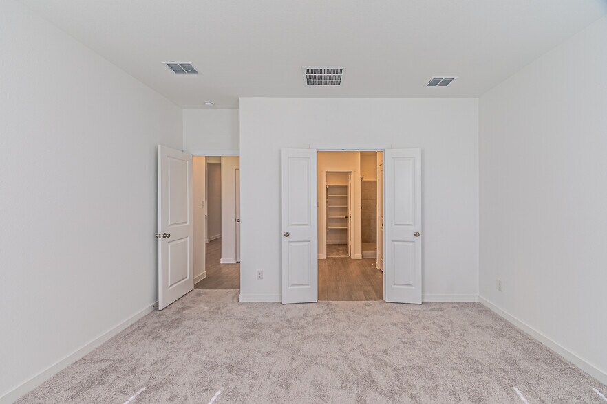 Building Photo - 10005 Warlander Dr