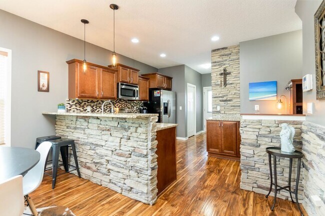 Building Photo - PRAIRIE TRAIL!! 4 Bed, 3.5 Bath Two-Story Home in Ankeny