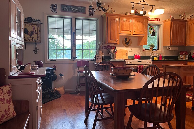 Building Photo - 210 Lake Becky Rd