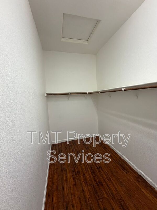 Building Photo - 8622 Neopolitan Way