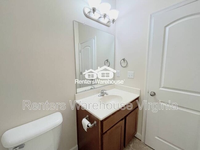 Building Photo - 1128 Winsford Ln