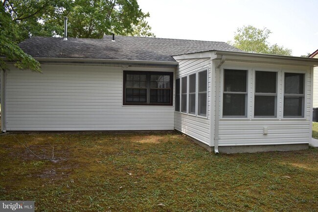 Building Photo - 118 Lexington Dr