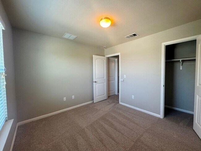 Building Photo - 120 Kingfisher Ln