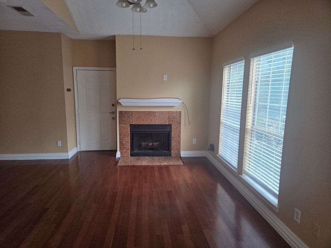 Building Photo - 14400 Montfort Dr