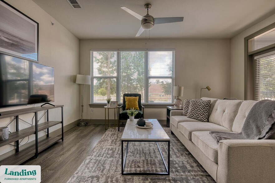 Primary Photo - 300 Enclave Dr