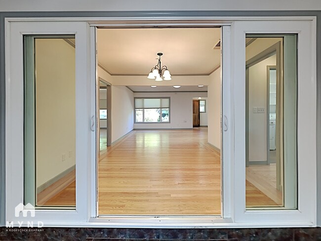 Building Photo - 524 Dudley Way