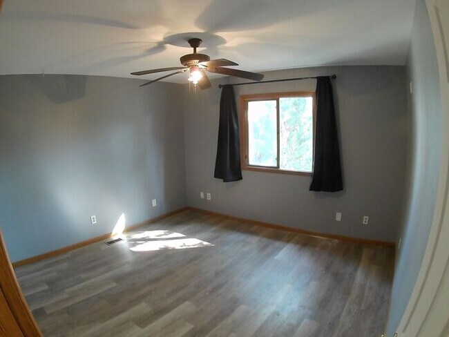 Building Photo - Fantastic 4 bedroom House