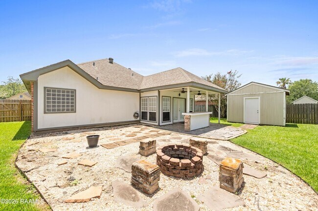 Building Photo - 412 Crest Cir