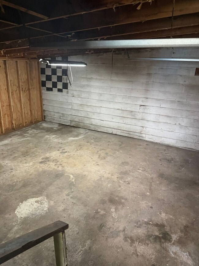 Building Photo - 260 E Sherman St