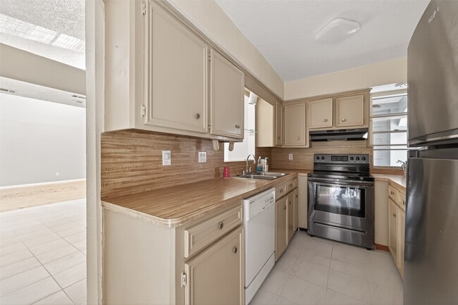 Building Photo - 4410 Wildacres Dr