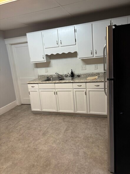 Building Photo - 25 Lenox St