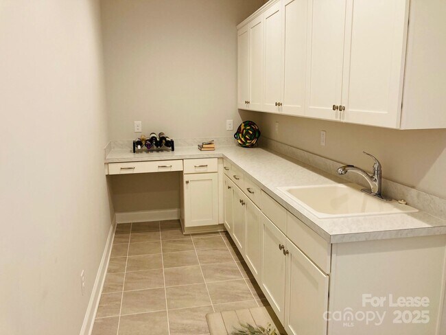 Building Photo - 6140 Pier Dr