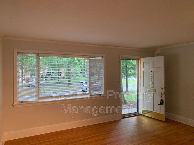 Building Photo - 2103 Queens Rd W