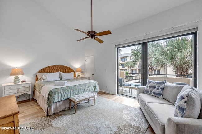 Building Photo - 810 Spinnakers Reach Dr