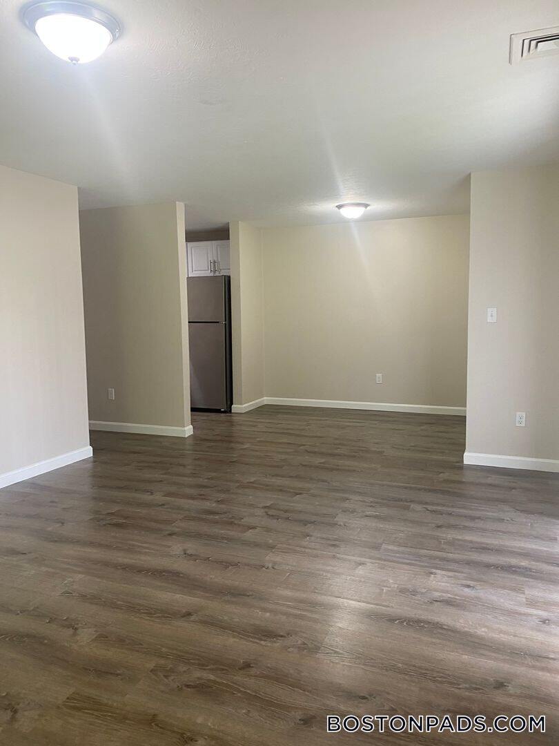 Building Photo - 4000 N Main St