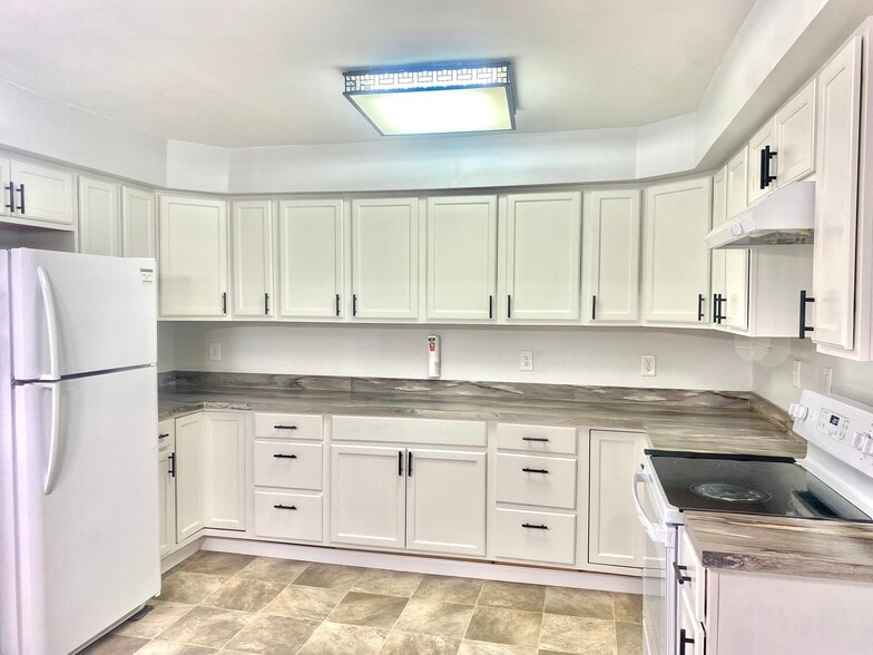 Building Photo - 516 36th Ave N