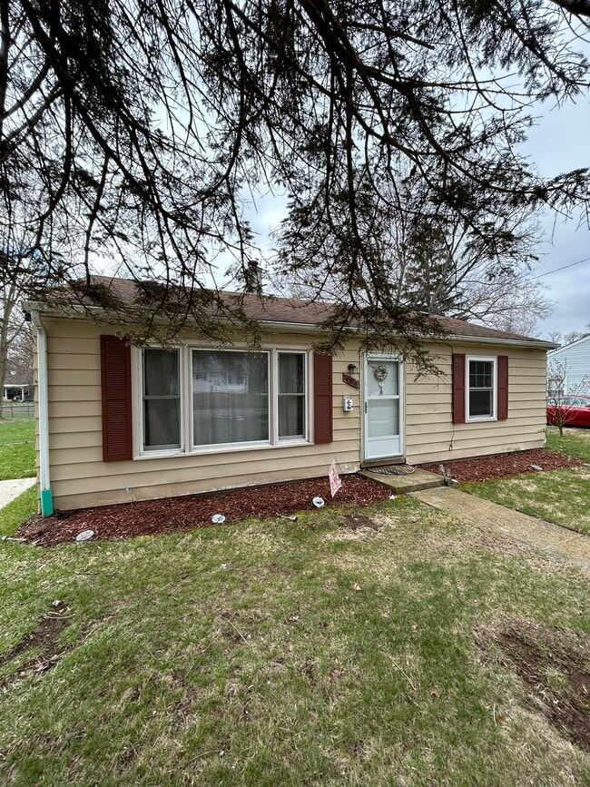 Building Photo - 408 E Broadwell St