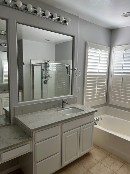 Master bath - 24040 Dandelion Ln