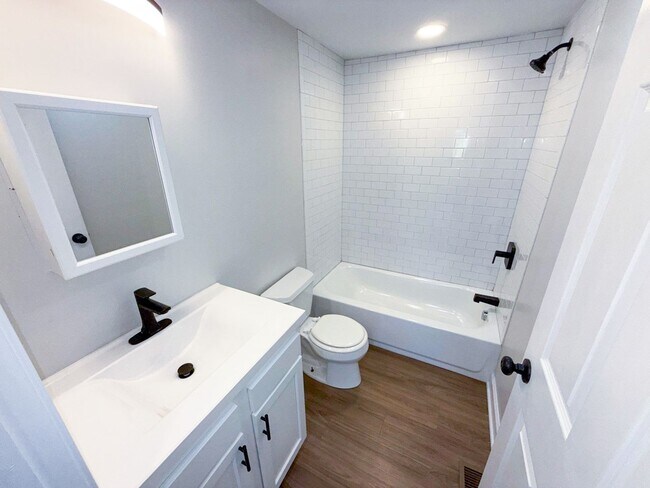 Building Photo - Charming Cape Cod in Columbus | 3BR, Updat...