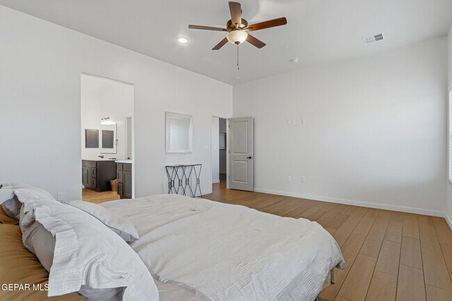 Building Photo - 244 Farnborough St