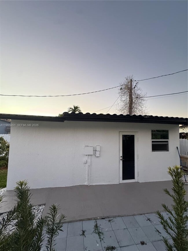 Building Photo - 9633 SW 11th Ter