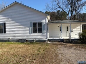 Building Photo - 14892 Smith Dr