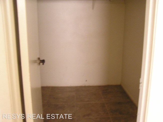Building Photo - 3 br, 2 bath House - 5592 W TWAIN AVE