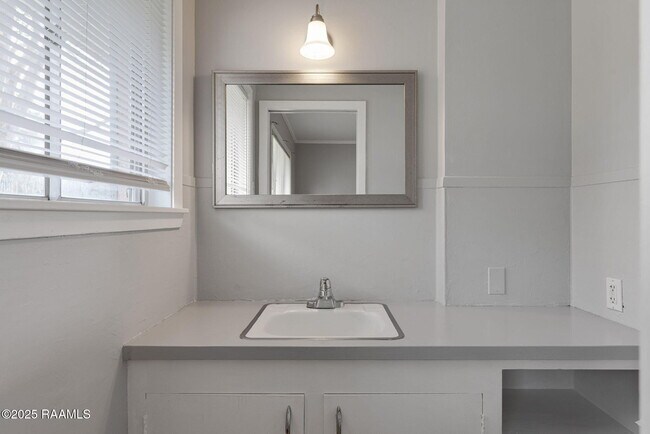 Building Photo - 408 Alice Dr