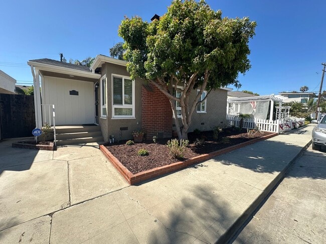 Primary Photo - Beautifully Remodeled 3 Bedroom Naples Hou...