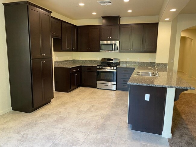 Building Photo - NEWER 3 Bedroom 2 Bath Home For Rent in Gated Community