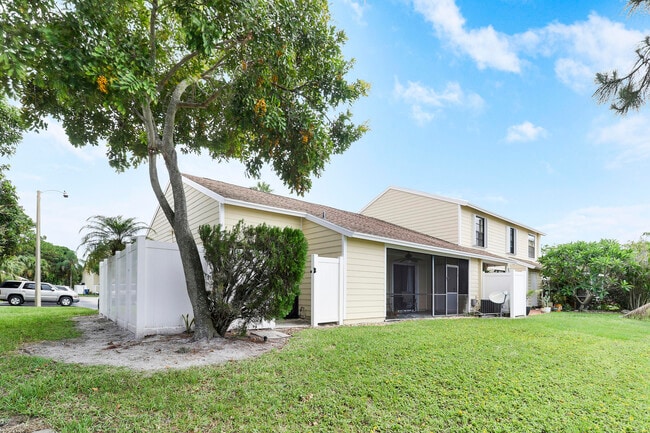 Building Photo - 703 Stonewood Ct