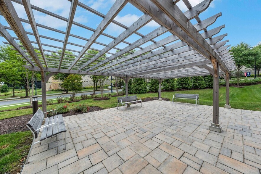 Building Photo - 102 St Ives Pl