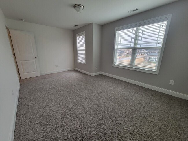 Building Photo - 5 Bedroom 3 Bath Home In Grays Creek