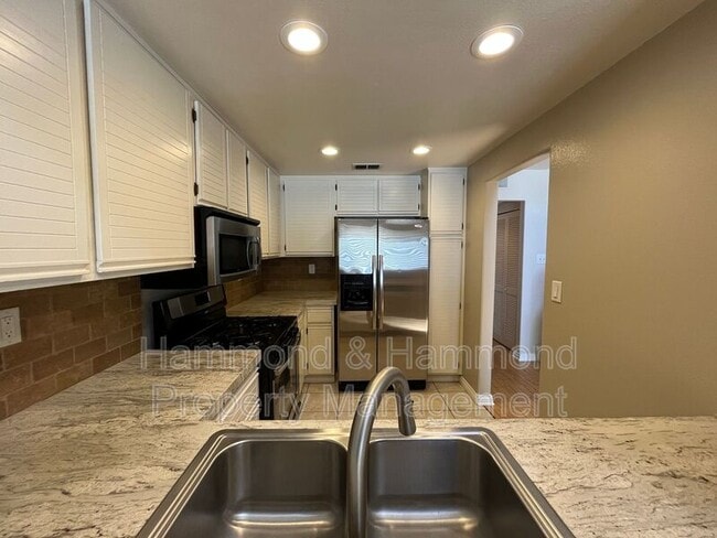 Building Photo - 22243 Shadow Valley Cir