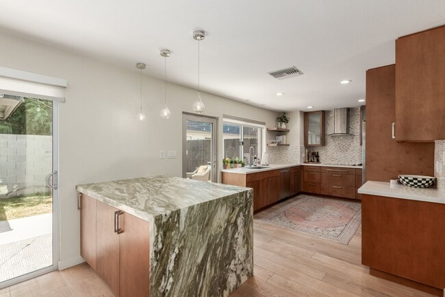 Building Photo - Spacious 2 Bed, 2 Bath Woodland Park Townhome